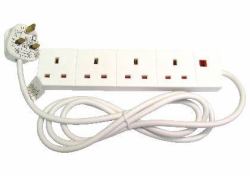 Cables Direct RB-02M04D prolunghe e multiple 2 m 4 presa[e] AC Interno Bianco 