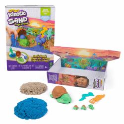 Spin Master Kinetic Sand , Project Planet, Spiaggia delle tartarughe con 396 g di sabbia da gioco, attrezzi e formine, materiali sostenibili concepiti per la salvaguardia dell'ambiente, giocattoli sensoriali per bambini dai 3 anni in su 