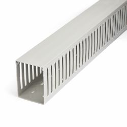 StarTech.com Canalina di cablaggio cavi scanalata con coperchio, 75mm P x 10cm H - 2m L - 8mm, canalina passacavi in PVC per cavo di rete/ canaline a parete, massimo 240 cavi, certificata UL 