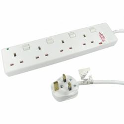 Cables Direct RB-03-4GANGSWD prolunghe e multiple 3 m 4 presa[e] AC Interno Bianco (CDL 3m UK Power Extension -4 Ports)